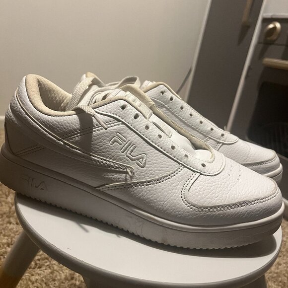 FILA Sneaker Shoes (size 9) - Picture 1 of 3